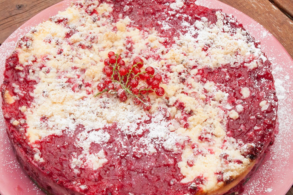 Streusel Cheese Cake with Red currant